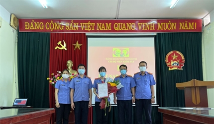 Chi bộ các Viện KSND cấp huyện: Đống Đa, Thanh Trì tổ chức Lễ kết nạp...